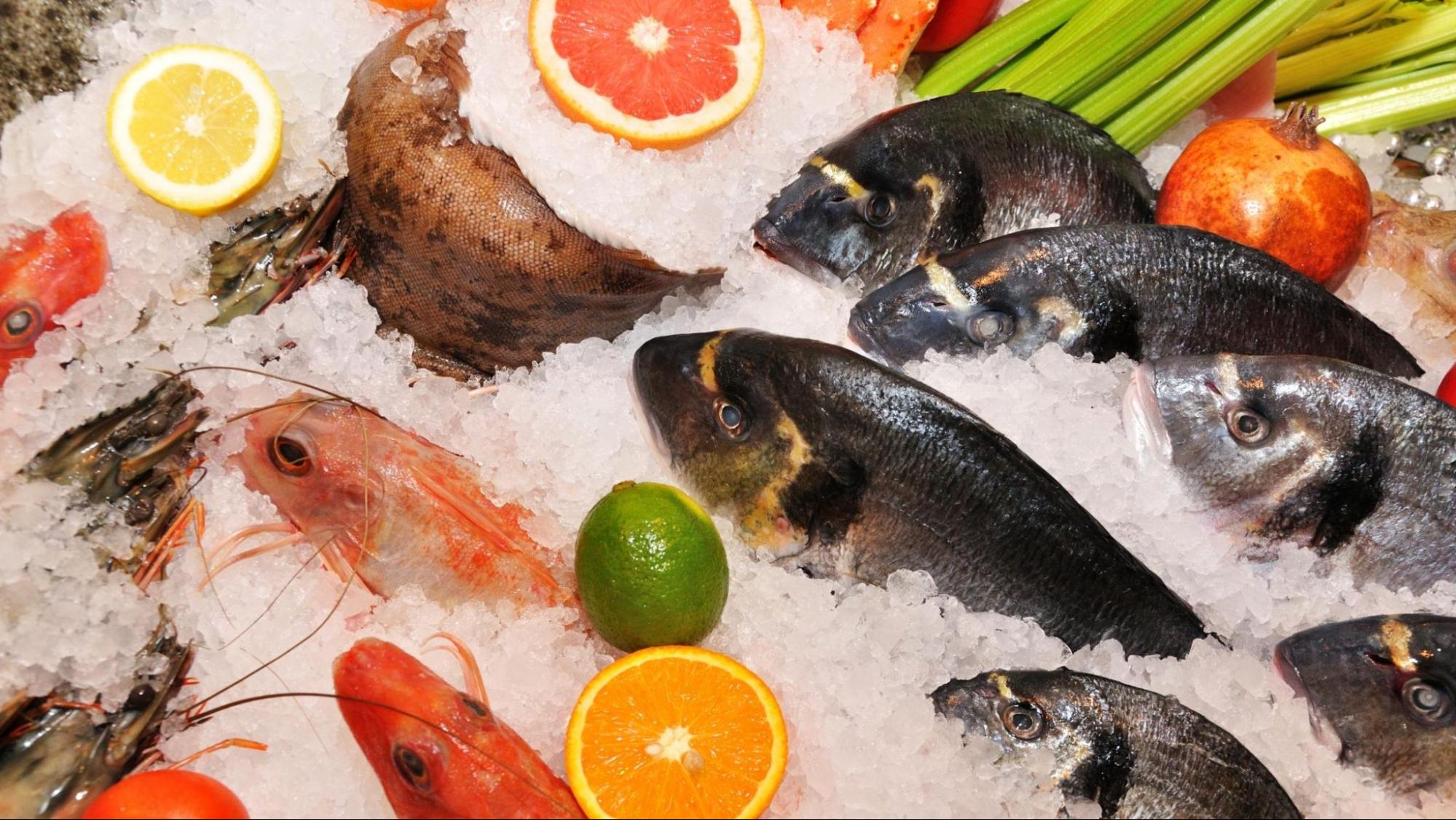 why do fish taste fishy